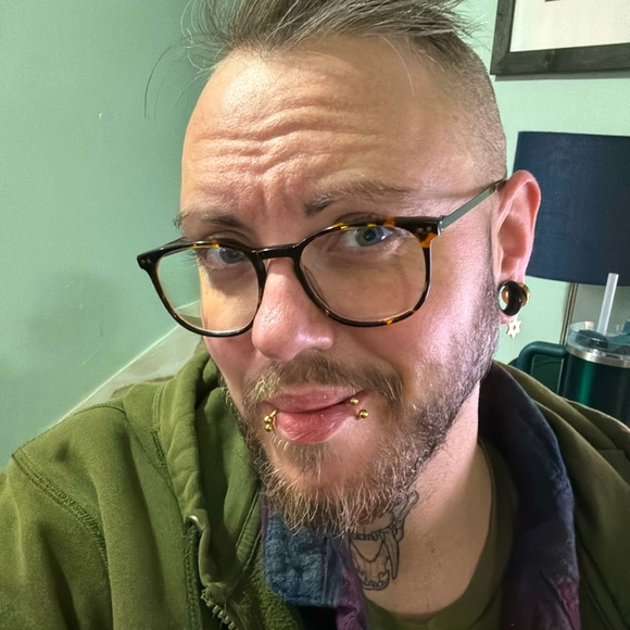 Meet your Posher, Avery - Picture 1 of 1